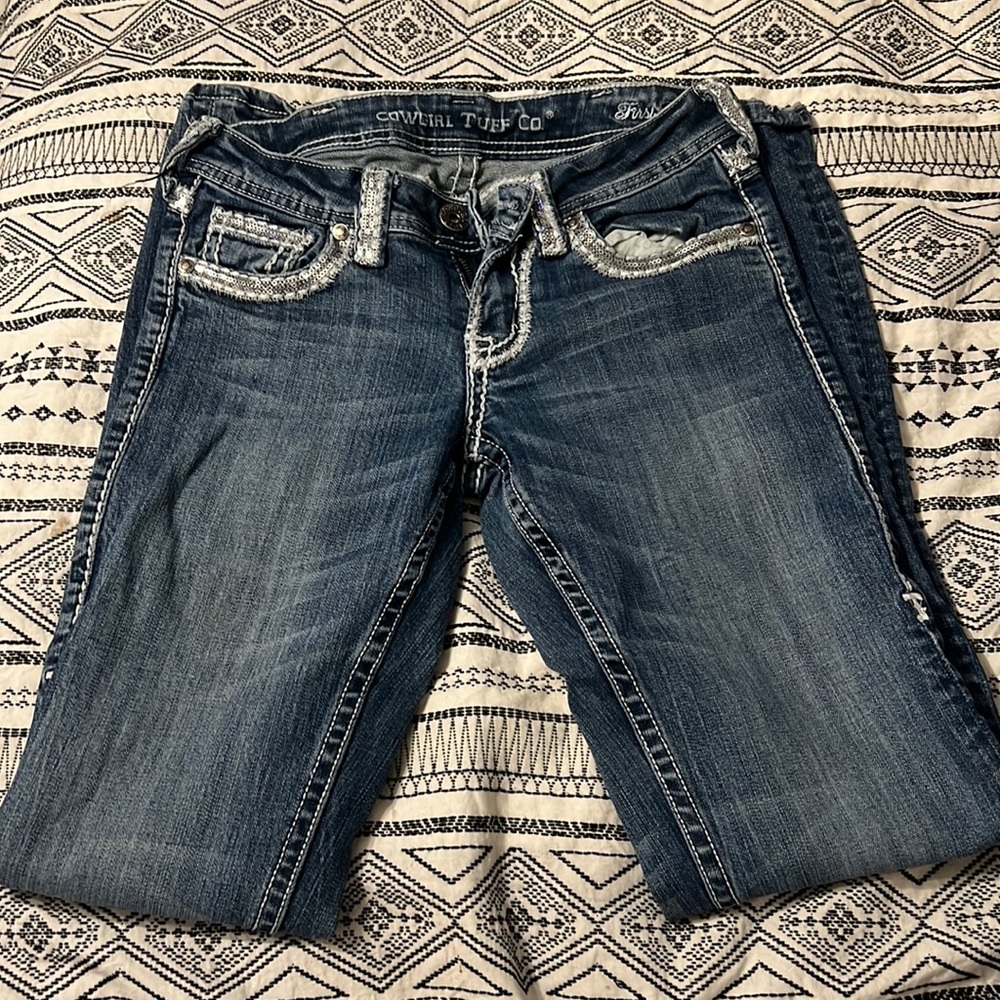 selling because there too small, W: 25 L: 33, very nice, and no stains.
